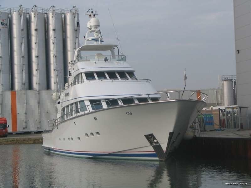 karyatis yacht